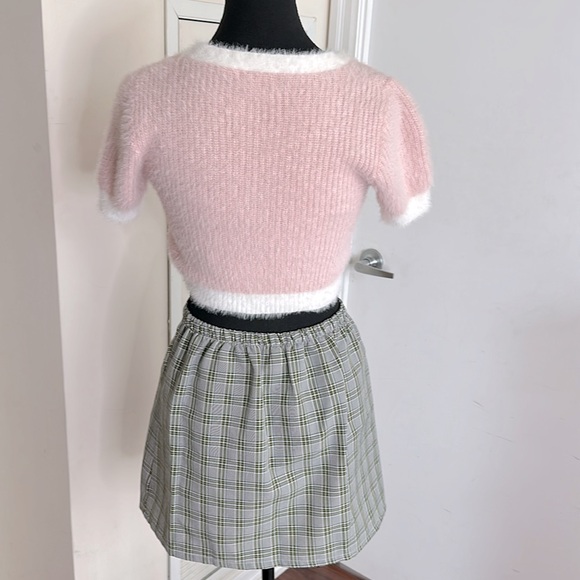 BUNDLE!! vintage 90s plaid skirt and fuzzy pink top - Picture 4 of 6